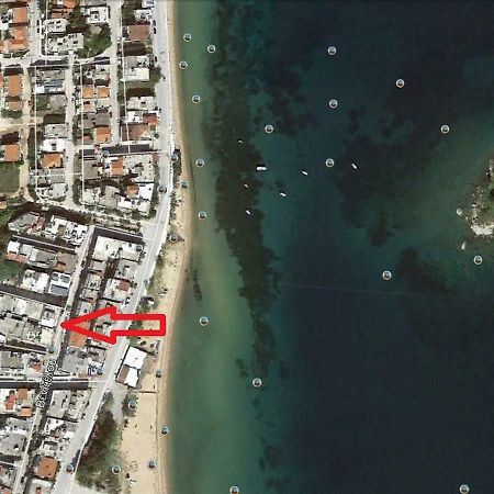 White Apartment 70M From The Sea Néa Péramos Exterior foto